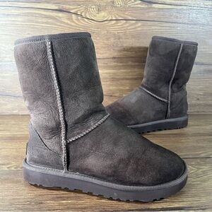 UGG Classic Short ii Brown Suede Shoes Winter Boots Women’s Size 6